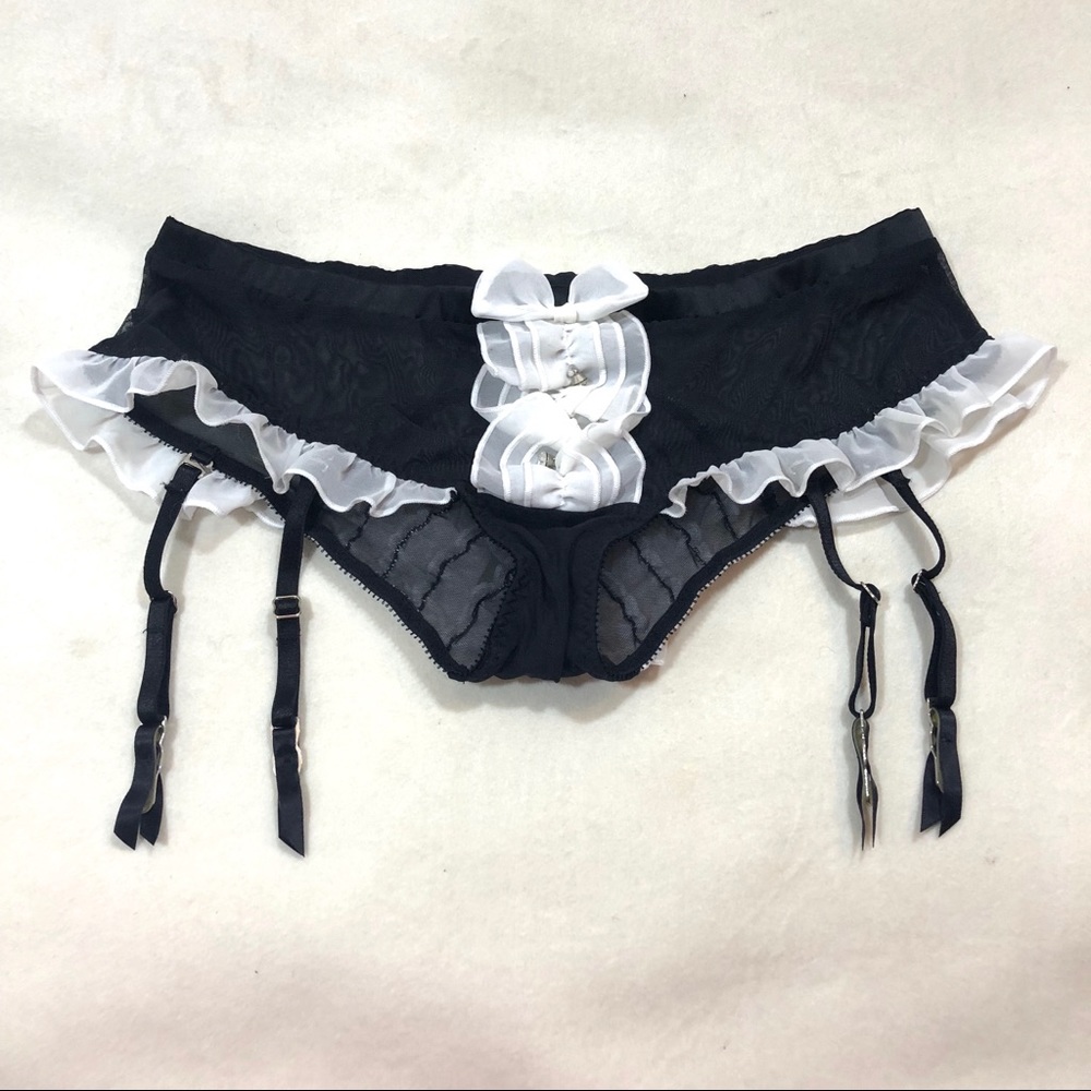 NWT Victoria’s Secret Tuxedo Ruffle Panties
